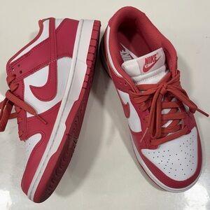 Nike Womens Dunk Low Sneakers in 'Archeo Pink'